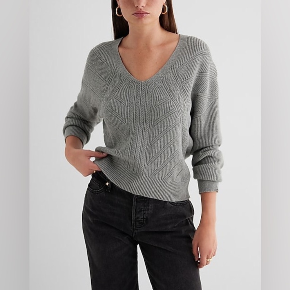 Relaxed Stitched V-Neck Long Sleeve Sweater small